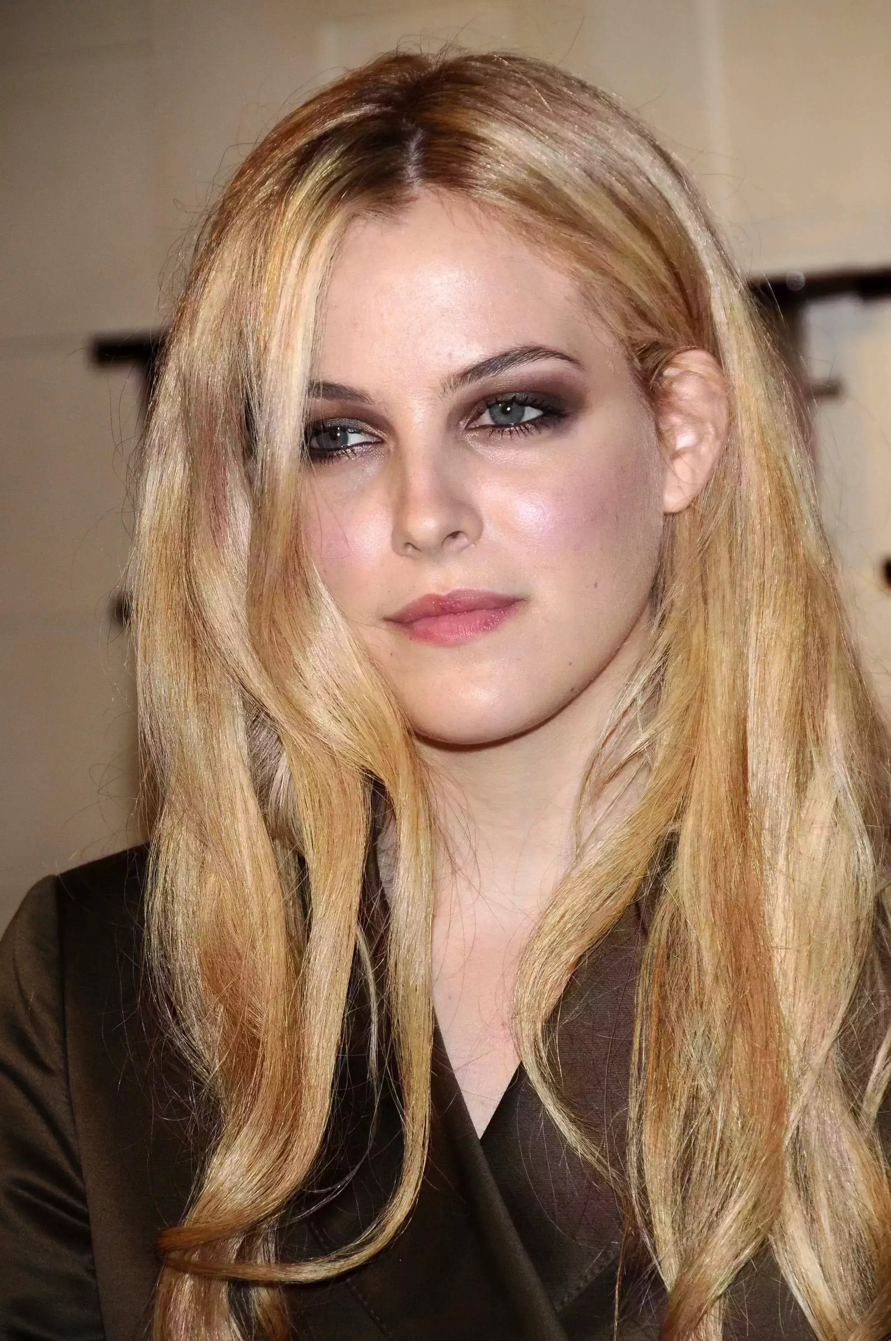 Riley Keough’s Caramel and Blonde Highlights
