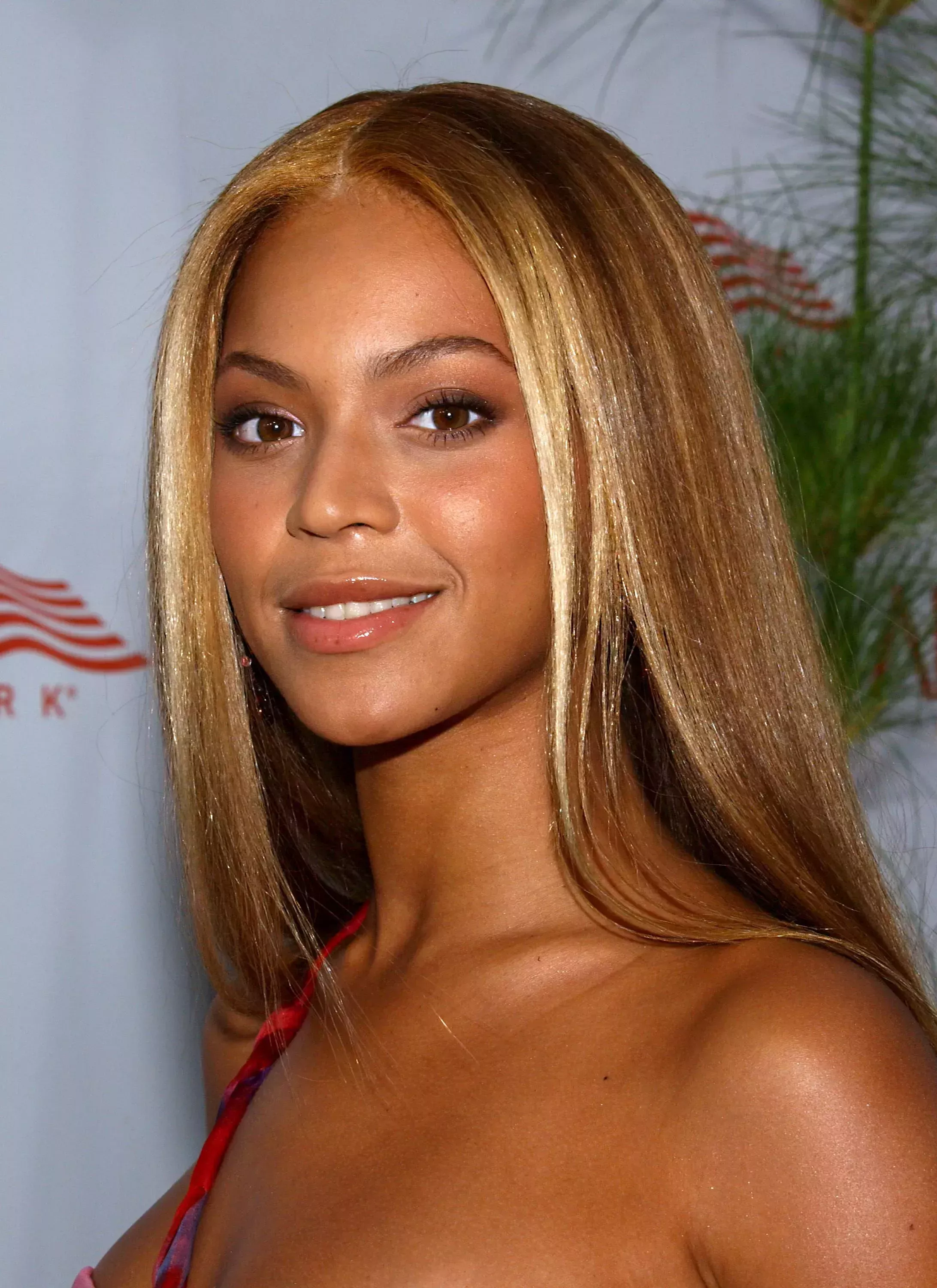 Beyonce’s Caramel Hair with Face-Framing Blonde Highlights