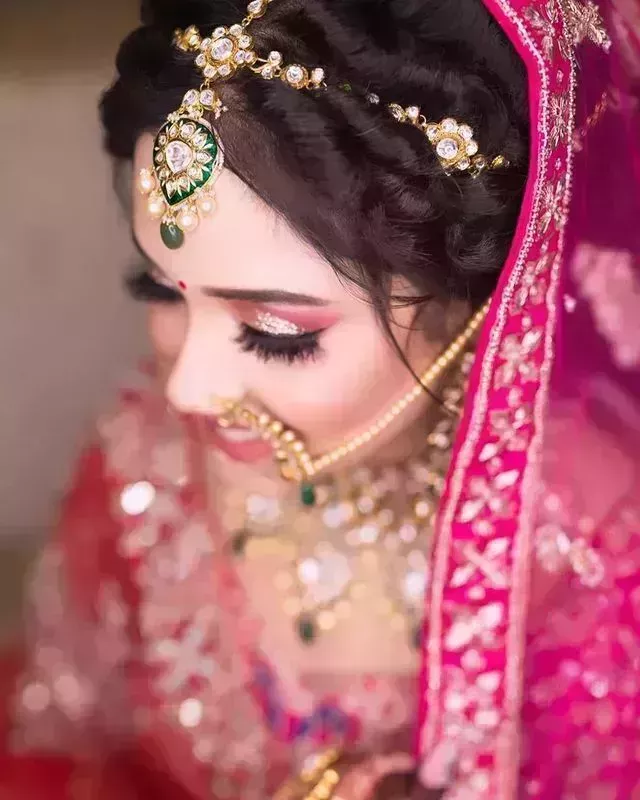 20 ideas modernas de maquillaje de ojos para novias indias